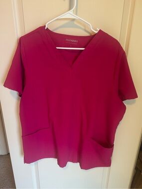 Mandala Women's V-Neck Scrub Top in Raspberry